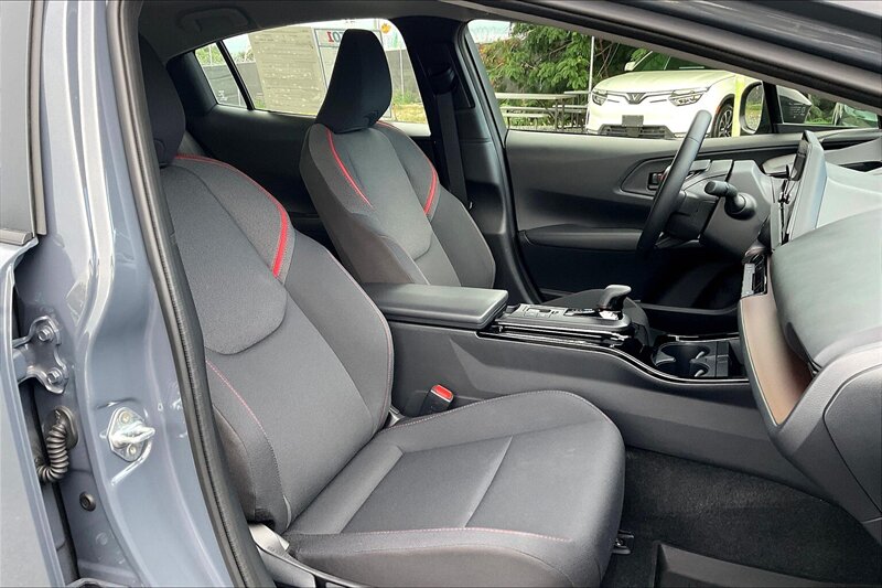 2025 Toyota Prius Plug-in Hybrid SE - Photo 7 - Ponce, AL 00717