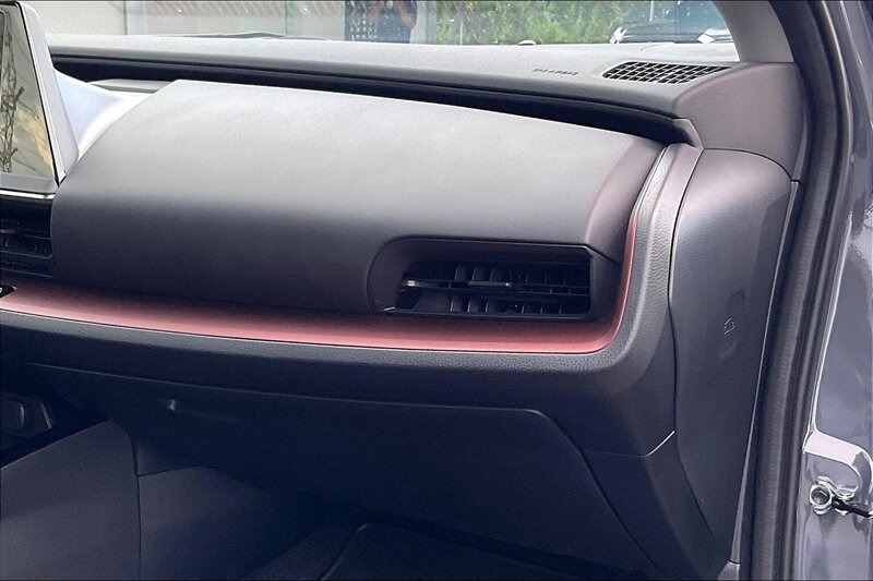 2025 Toyota Prius Plug-in Hybrid SE - Photo 15 - Ponce, AL 00717