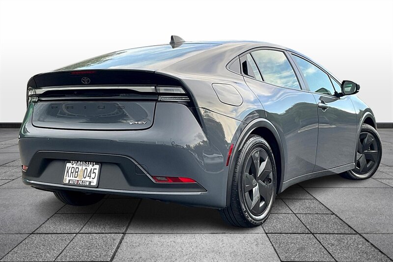 2025 Toyota Prius Plug-in Hybrid SE - Photo 12 - Ponce, AL 00717