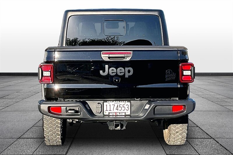 2024 Jeep Gladiator Sport - Photo 4 - Ponce, AL 00717