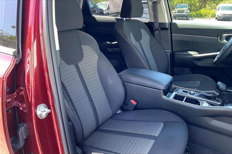 2025 Kia Sorento LX - Photo 7 - Ponce, AL 00717