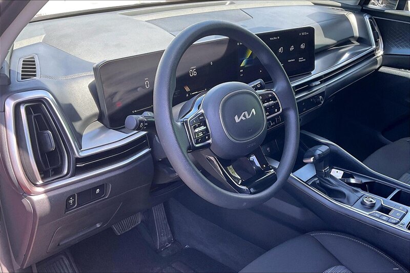 2025 Kia Sorento LX - Photo 14 - Ponce, AL 00717