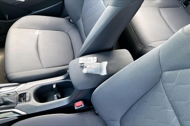 2024 Toyota Corolla Cross LE - Photo 11 - Ponce, AL 00717