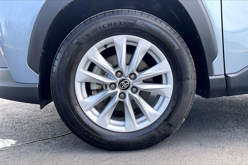 2024 Toyota Corolla Cross LE - Photo 9 - Ponce, AL 00717