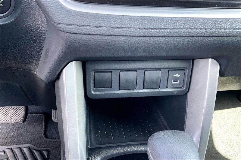 2024 Toyota Corolla Cross LE - Photo 31 - Ponce, AL 00717