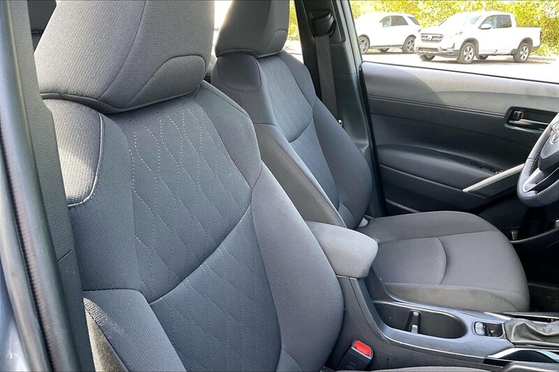 2024 Toyota Corolla Cross LE - Photo 7 - Ponce, AL 00717