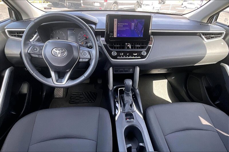 2024 Toyota Corolla Cross LE - Photo 15 - Ponce, AL 00717