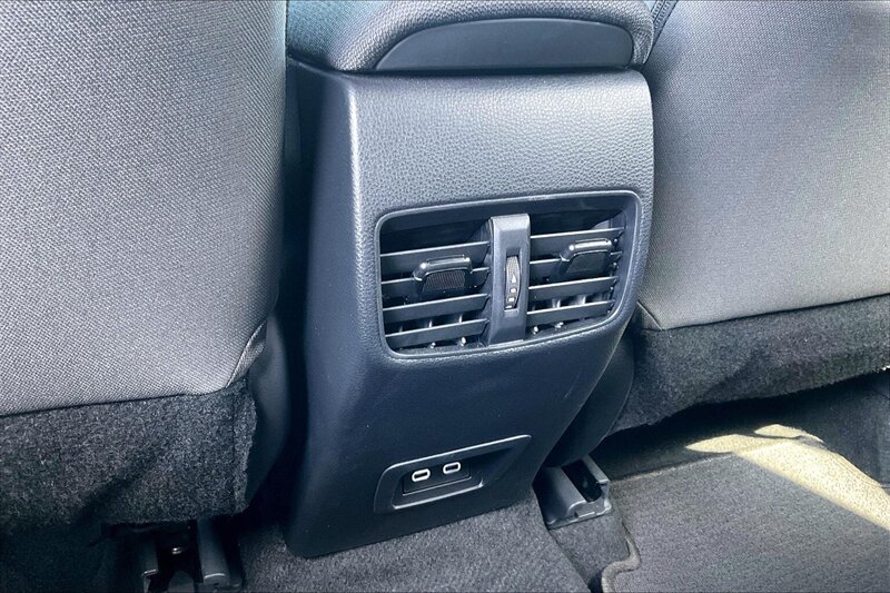 2024 Toyota Corolla Cross LE - Photo 32 - Ponce, AL 00717