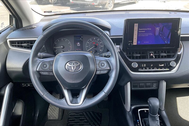 2024 Toyota Corolla Cross LE - Photo 5 - Ponce, AL 00717