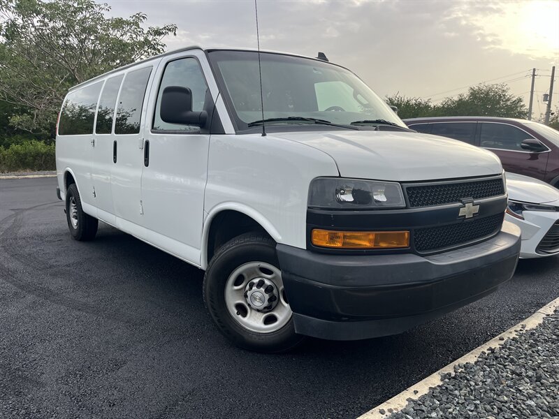 2021 Chevrolet Express 15 pasajeros - Photo 1 - Ponce, AL 00717