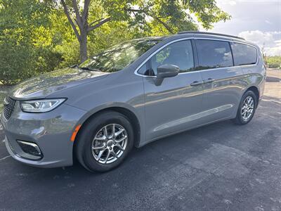 2022 Chrysler Pacifica Touring Van