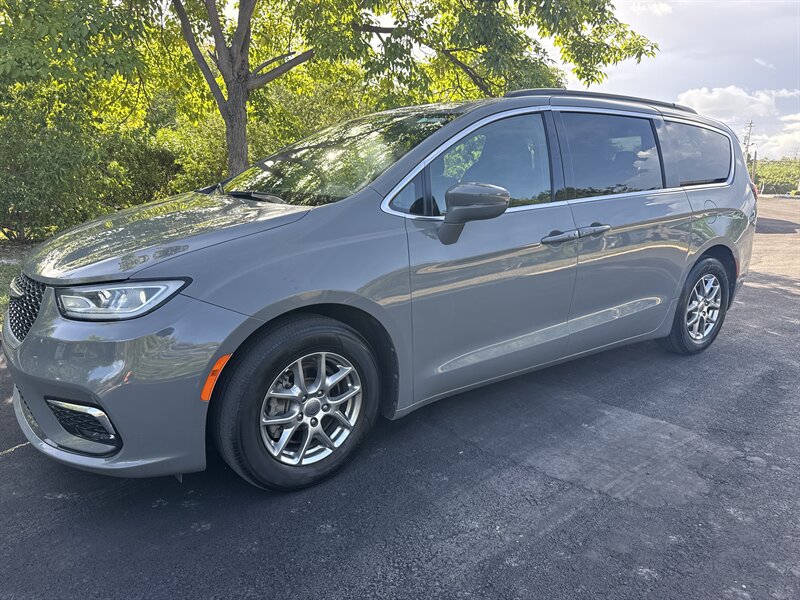 2022 Chrysler Pacifica Touring - Photo 1 - Ponce, AL 00717