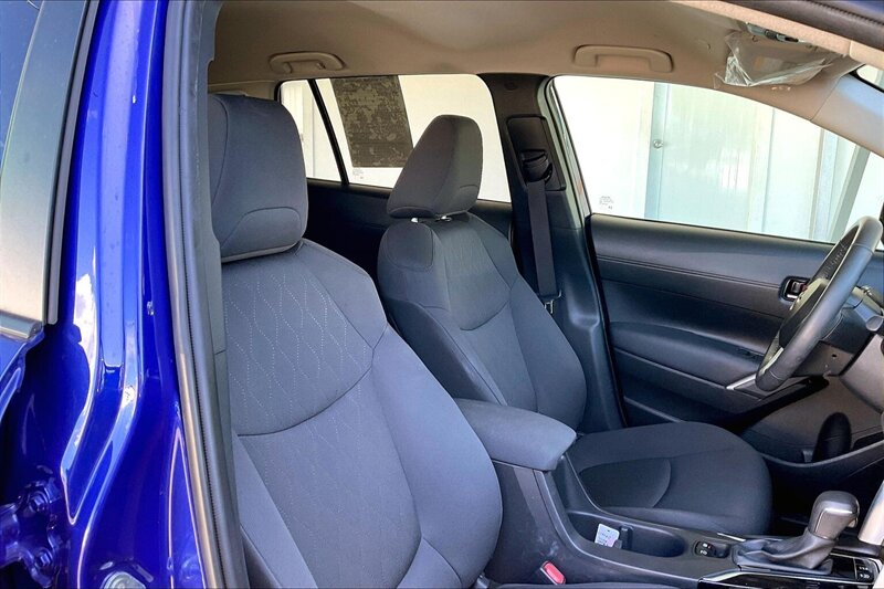 2024 Toyota Corolla Cross LE - Photo 7 - Ponce, AL 00717