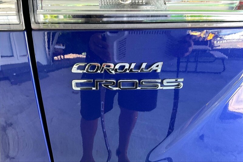 2024 Toyota Corolla Cross LE - Photo 8 - Ponce, AL 00717