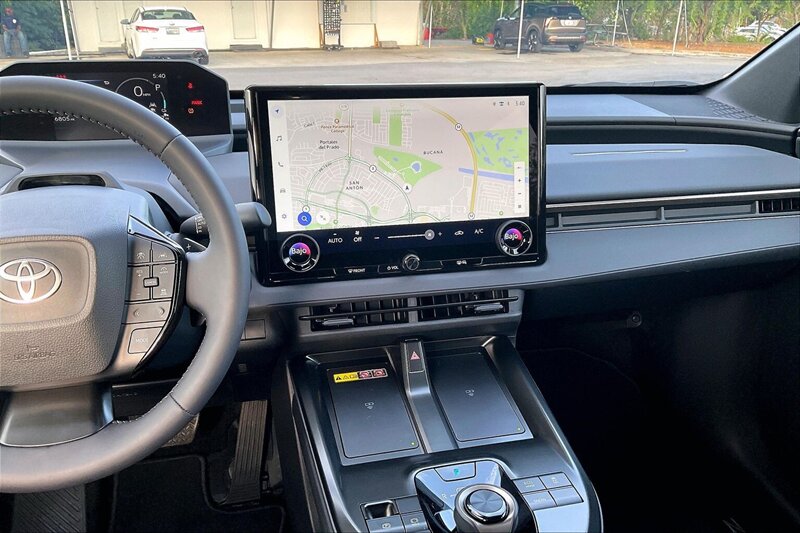 2026 Toyota bZ XLE - Photo 6 - Ponce, AL 00717