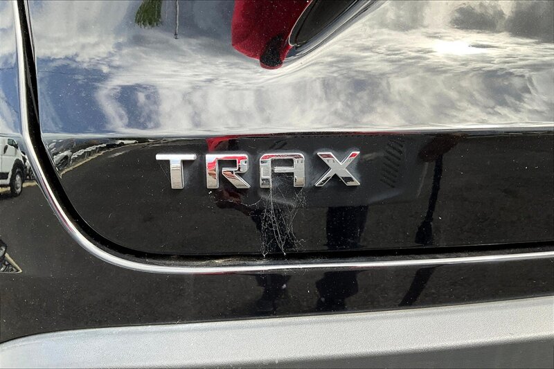 2024 Chevrolet Trax LT - Photo 8 - Ponce, AL 00717