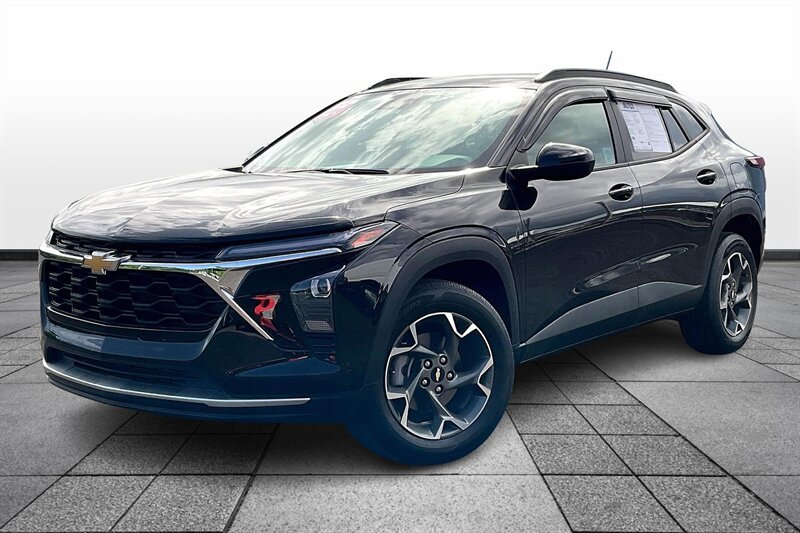 2024 Chevrolet Trax LT - Photo 2 - Ponce, AL 00717