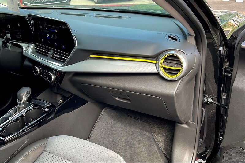 2024 Chevrolet Trax LT - Photo 16 - Ponce, AL 00717