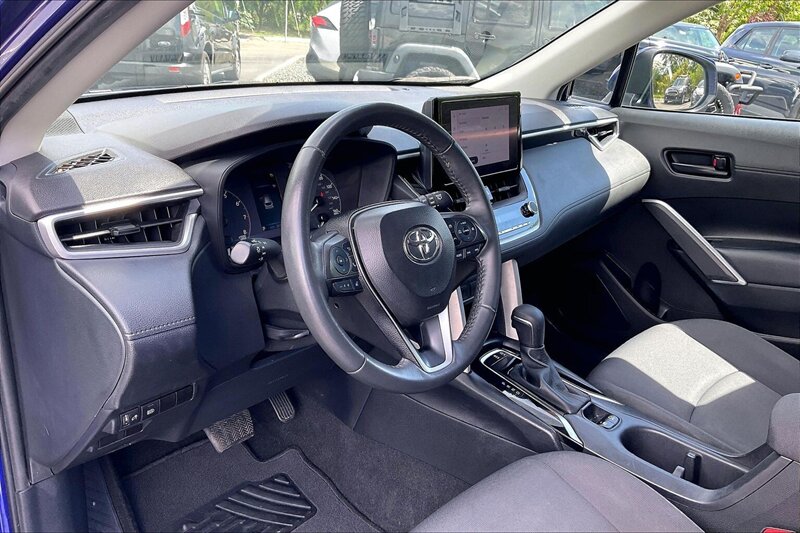 2024 Toyota Corolla Cross LE - Photo 14 - Ponce, AL 00717