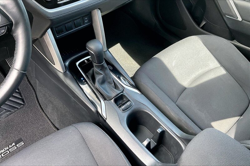 2024 Toyota Corolla Cross LE - Photo 17 - Ponce, AL 00717