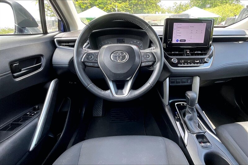 2024 Toyota Corolla Cross LE - Photo 5 - Ponce, AL 00717
