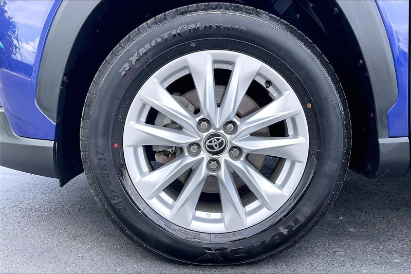 2024 Toyota Corolla Cross LE - Photo 9 - Ponce, AL 00717
