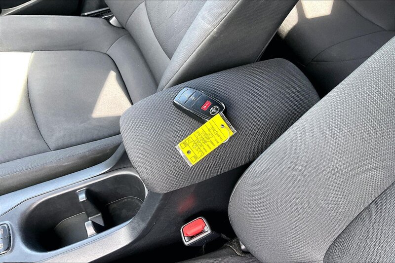 2024 Toyota Corolla Cross LE - Photo 11 - Ponce, AL 00717