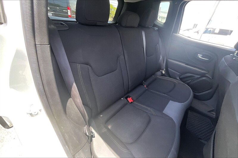 2023 Jeep Renegade Latitude - Photo 26 - Ponce, AL 00717