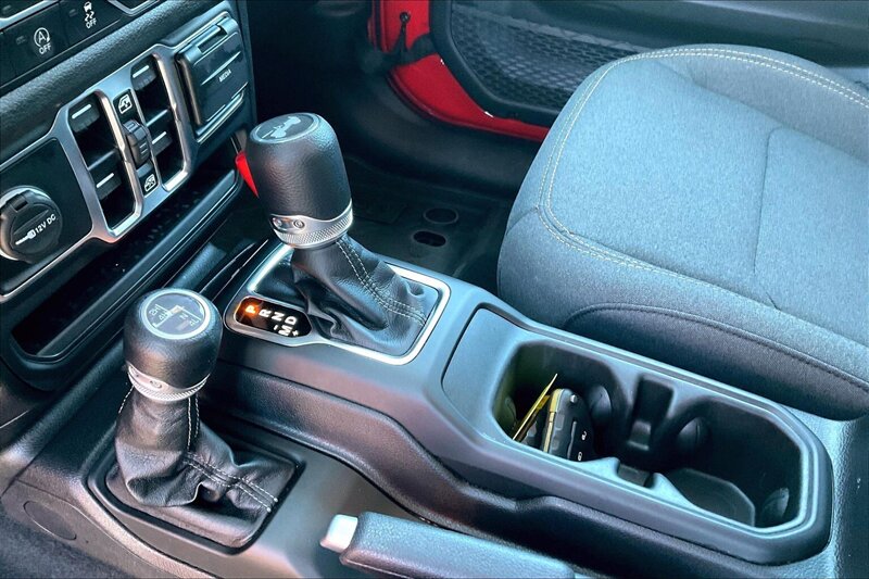 2025 Jeep Wrangler Sport - Photo 16 - Ponce, AL 00717