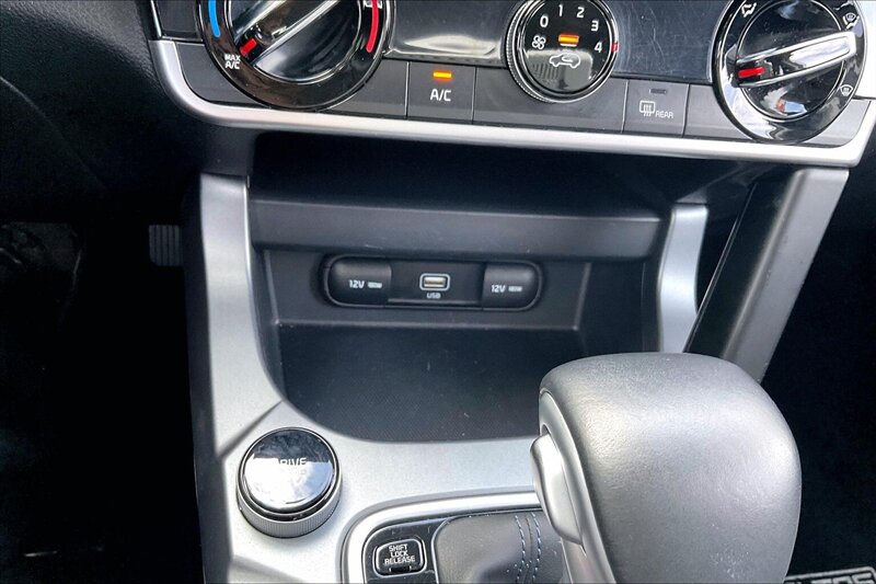 2023 Kia Seltos S - Photo 30 - Ponce, AL 00717