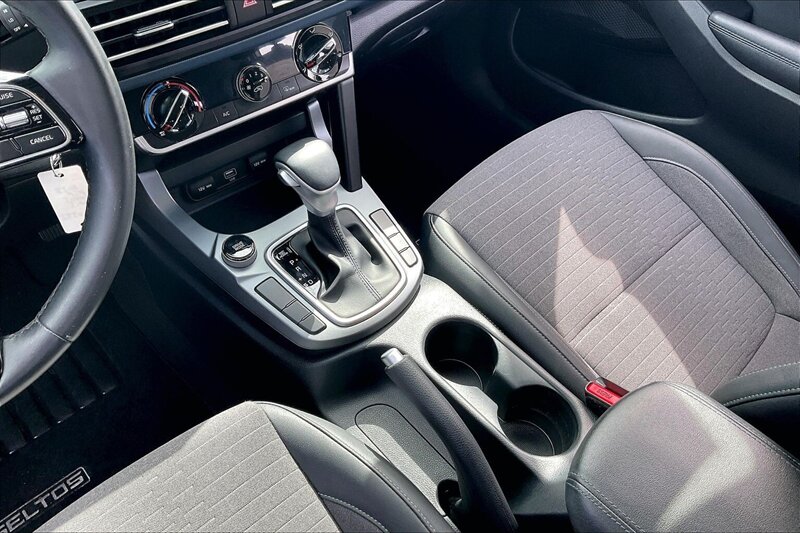 2023 Kia Seltos S - Photo 16 - Ponce, AL 00717