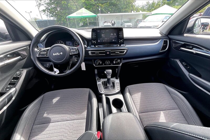 2023 Kia Seltos S - Photo 14 - Ponce, AL 00717