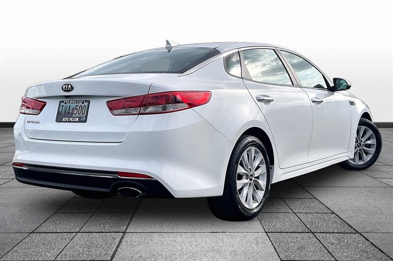 2017 Kia Optima LX - Photo 12 - Ponce, AL 00717
