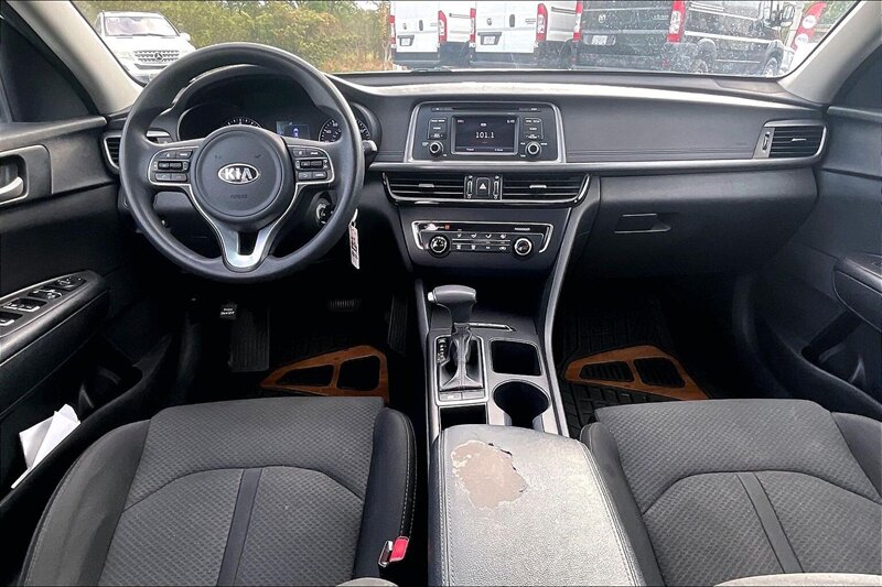 2017 Kia Optima LX - Photo 14 - Ponce, AL 00717