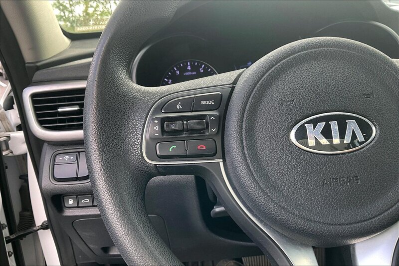 2017 Kia Optima LX - Photo 17 - Ponce, AL 00717
