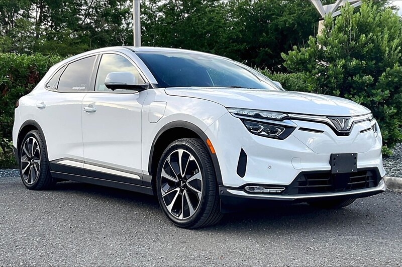 2024 VinFast VF8 Plus  