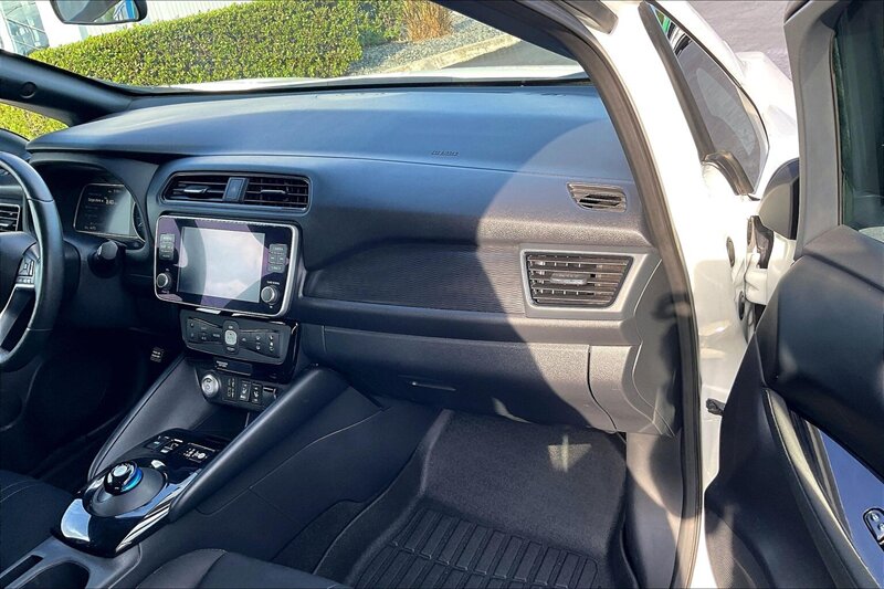 2022 Nissan LEAF SV - Photo 16 - Ponce, AL 00717
