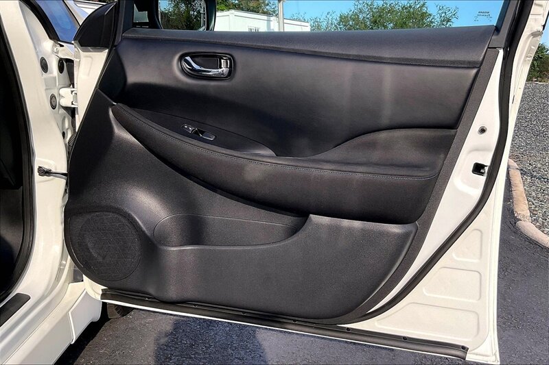 2022 Nissan LEAF SV - Photo 24 - Ponce, AL 00717