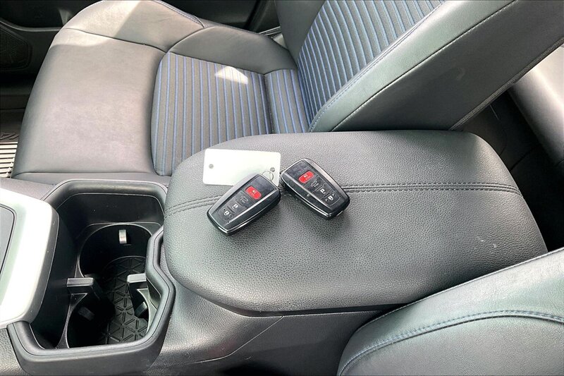 2022 Toyota RAV4 Hybrid XSE - Photo 11 - Ponce, AL 00717