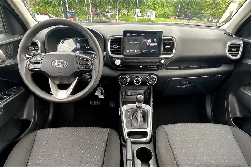 2025 Hyundai VENUE SE   - Photo 15 - Ponce, AL 00717