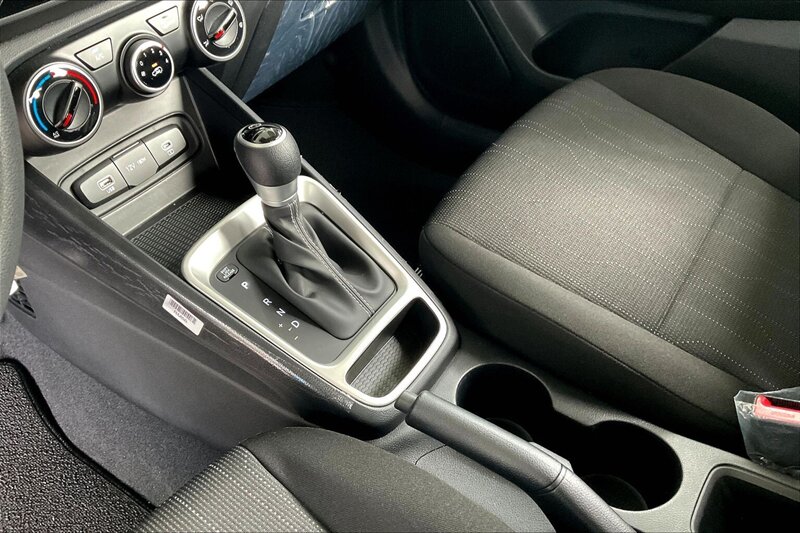 2025 Hyundai VENUE SE   - Photo 17 - Ponce, AL 00717