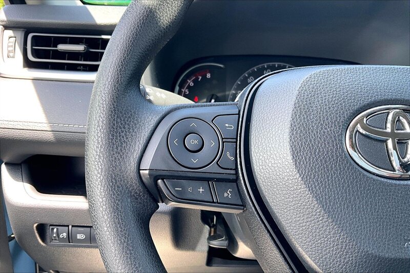 2025 Toyota RAV4 LE - Photo 17 - Ponce, AL 00717