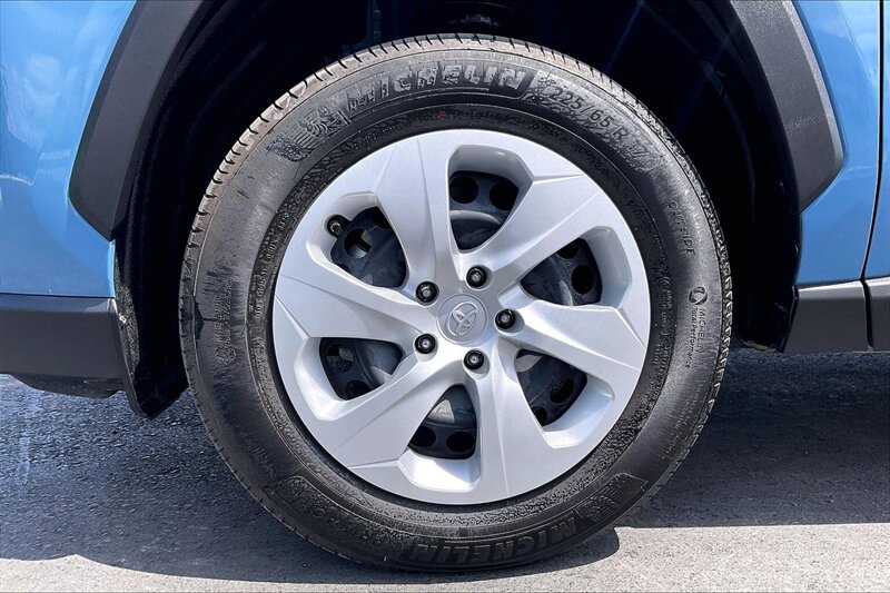 2025 Toyota RAV4 LE - Photo 8 - Ponce, AL 00717