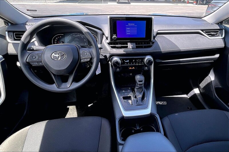 2025 Toyota RAV4 LE - Photo 14 - Ponce, AL 00717