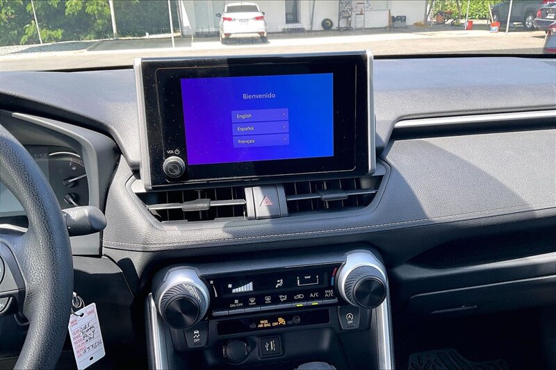 2025 Toyota RAV4 LE - Photo 6 - Ponce, AL 00717