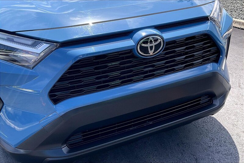 2025 Toyota RAV4 LE - Photo 29 - Ponce, AL 00717