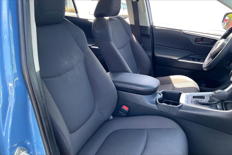 2025 Toyota RAV4 LE - Photo 7 - Ponce, AL 00717