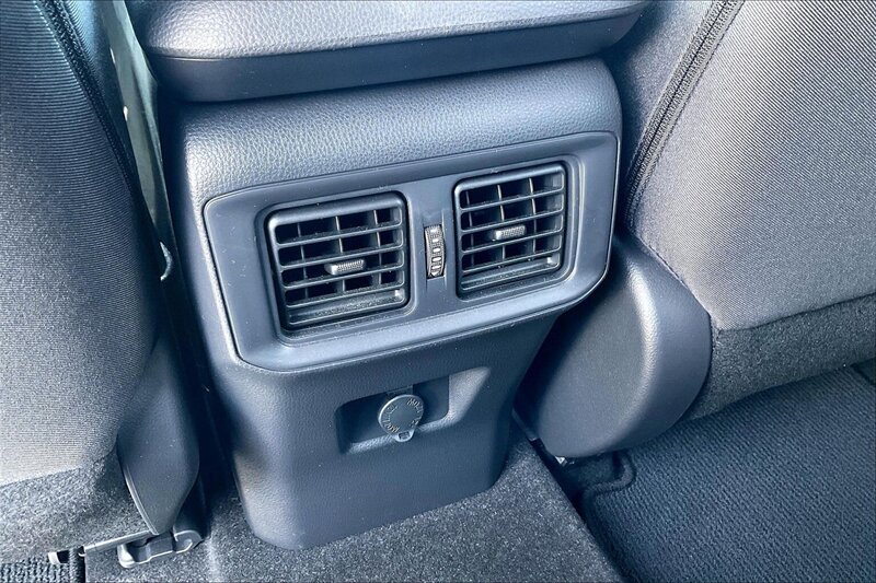 2025 Toyota RAV4 LE - Photo 32 - Ponce, AL 00717