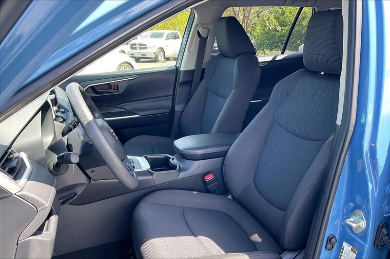 2025 Toyota RAV4 LE - Photo 24 - Ponce, AL 00717