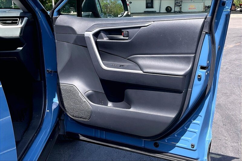 2025 Toyota RAV4 LE - Photo 23 - Ponce, AL 00717